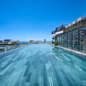 4* Отель Golden Lotus Grand - Panoramic Rooftop Bar & Daily Afternoon Tea